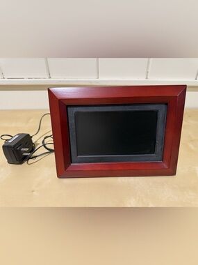 GiiNii 7” Digital Photo Frame with Cherry Wood Finish